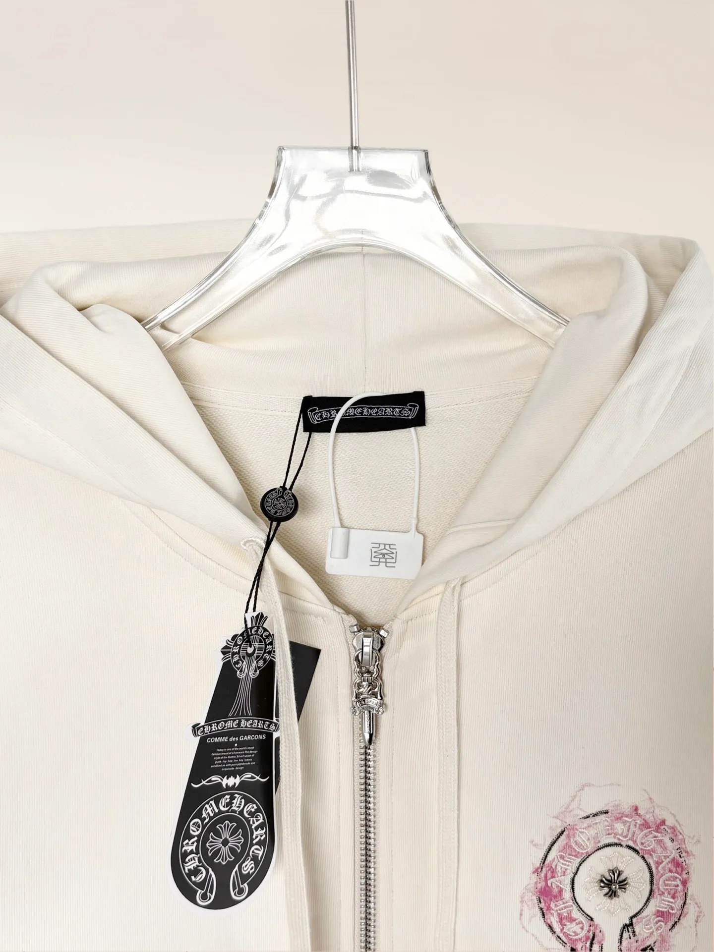 P390 [High Quality] Chrome Hearts Embroidered Horseshoe Rivets🪡+Watermark Letters‼ ️Hooded open-chest sweatshirt *Customized 420g terry cotton fabric, soft, skin-friendly and comfortable *Embroidery process: front horseshoe print + rivet embroidery *A very simple and elegant classic continuation. It is unparalleled in terms of upper body comfort, interpreting your luxury and taste, and creating your fashion style and charm. Three complete standards. Same style for men and women. 𝐂𝐎𝐋𝐎𝐔𝐑: black/light yellow 𝐒𝐈𝐙𝐄: S-XL